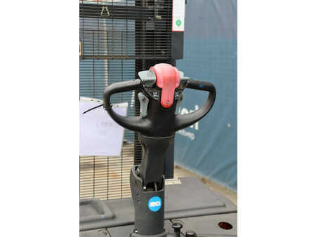 Apilador eléctrico 2013  Still EGV-S 30 LB (18)