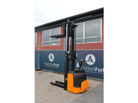 Apilador eléctrico 2013  Still EGV-S 30 LB (24)