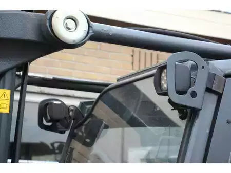 Carrelli elettrici 4 ruote 2017  Linde E30HL-01/600 (12)