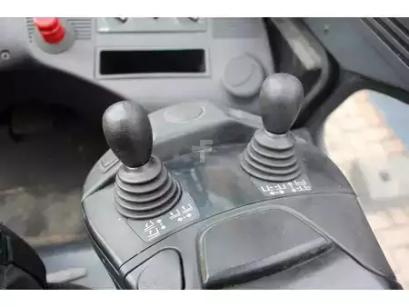 Carrelli elettrici 4 ruote 2017  Linde E30HL-01/600 (25)