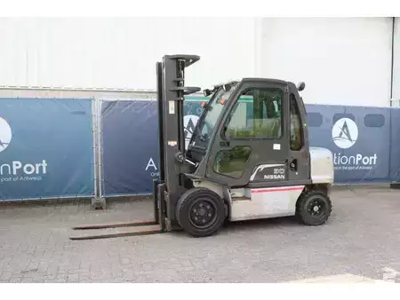 Eléctrica de 4 ruedas - Nissan 30 (1)