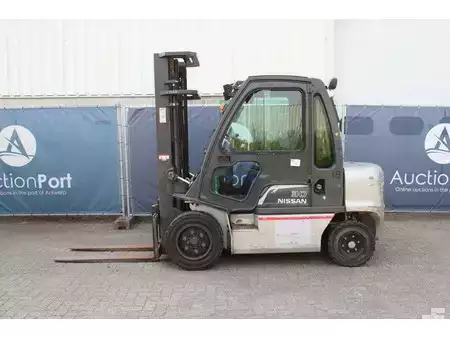 Eléctrica de 4 ruedas - Nissan 30 (2)