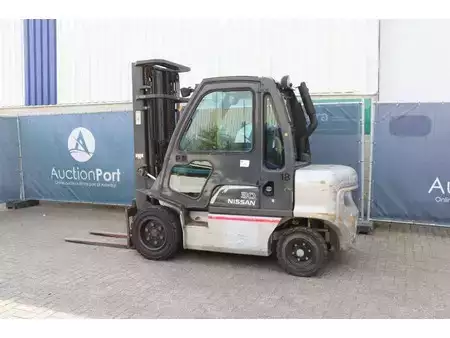 Eléctrica de 4 ruedas - Nissan 30 (3)