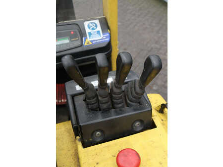 Carrelli elettrici 4 ruote 2001  Hyster J2.50XM (31)