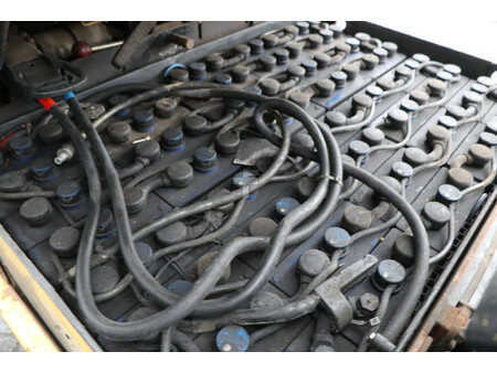 Carrelli elettrici 4 ruote 2001  Hyster J2.50XM (32)