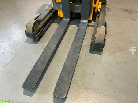 Schubmaststapler 2013  Jungheinrich ETV 320 (5)