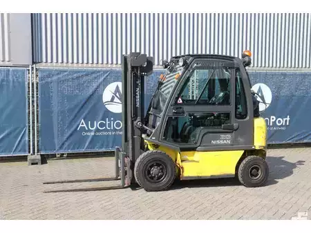 Gas truck 2010  Nissan U1D2A20LQ (1)