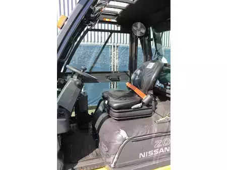 Gas truck 2010  Nissan U1D2A20LQ (21)
