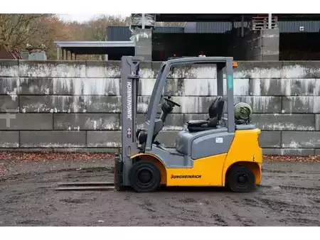 Carretilla elevadora GLP 2016  Jungheinrich TFG 320 (1)