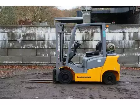 Carretilla elevadora GLP 2016  Jungheinrich TFG 320 (2)
