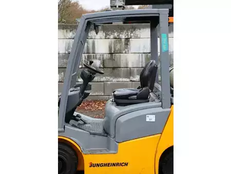 Carretilla elevadora GLP 2016  Jungheinrich TFG 320 (23)