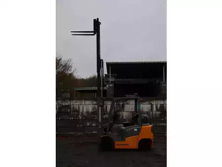 Carretilla elevadora GLP 2016  Jungheinrich TFG 320 (40)