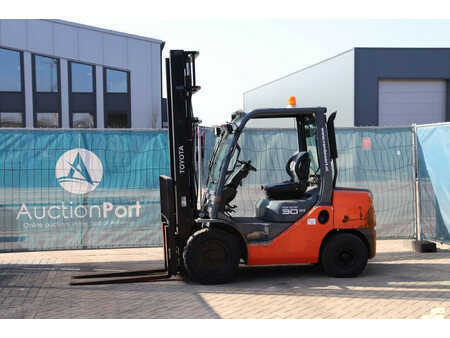 Carrelli elevatori diesel 2012  Toyota 02-8FDF30 (1)
