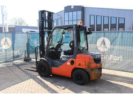 Carrelli elevatori diesel 2012  Toyota 02-8FDF30 (3)