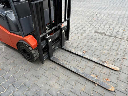 Elektrisk- 4 hjul 2012  Toyota 7FBEST13 (6)