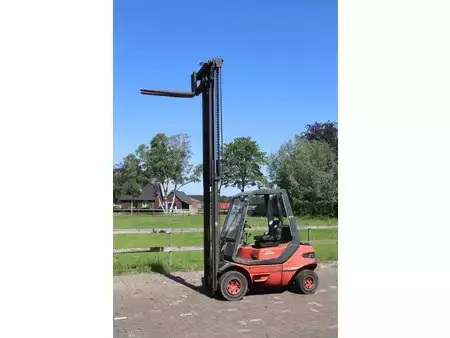 Dízel targoncák 1990  Linde H20D (33)