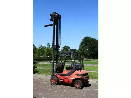 Dízel targoncák 1990  Linde H20D (35)