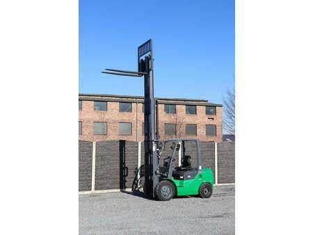 Empilhador diesel 2024  Yanmar FD30 (26)
