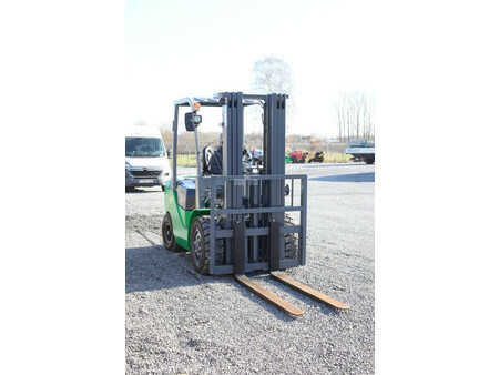 Empilhador diesel 2024  Yanmar FD30 (6)