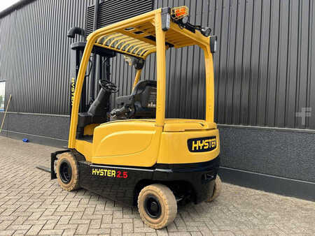 Chariots électriques à 4 roues - Hyster 2.5 (2)