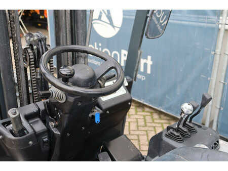 Carrelli elettrici 4 ruote 2008  Nissan G1N1L18Q (26)