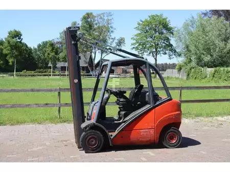 Gas gaffeltruck 2013  Linde M25T (1)