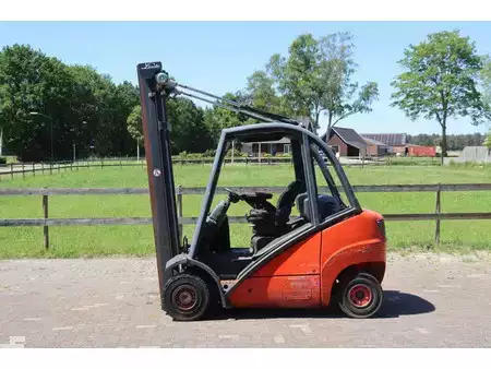 Gas gaffeltruck 2013  Linde M25T (2)