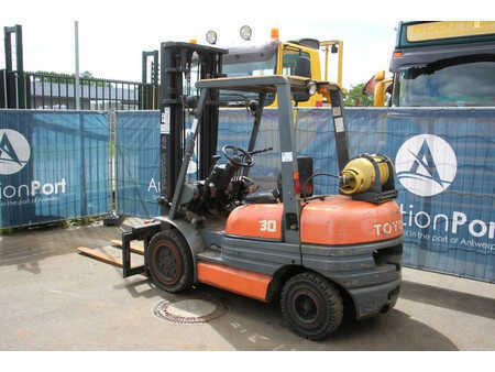 Gasoltruck 1996  Toyota 02-6FGF30 (3)