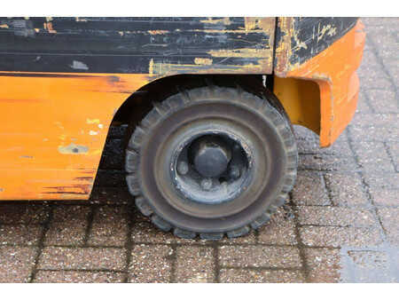 Elektro čtyřkolový VZV 1993  Yale EFG-V 30-600 DZ (14)