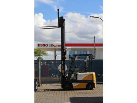 Elektro 4 Rad 2000  TCM FB25-6 (35)