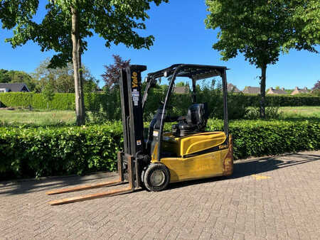 Carrelli elettrici 4 ruote 2015  Yale ERP18VT (1)