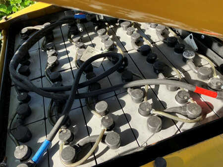 Carrelli elettrici 4 ruote 2015  Yale ERP18VT (11)