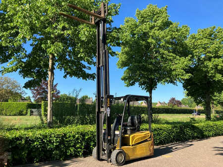 Carrelli elettrici 4 ruote 2015  Yale ERP18VT (13)