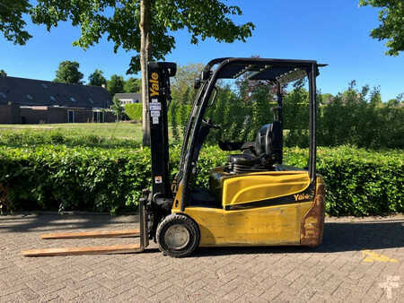 Carrelli elettrici 4 ruote 2015  Yale ERP18VT (2)