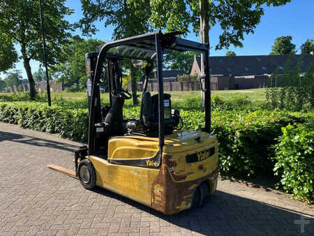 Carrelli elettrici 4 ruote 2015  Yale ERP18VT (3)