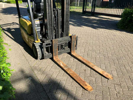 Carrelli elettrici 4 ruote 2015  Yale ERP18VT (6)