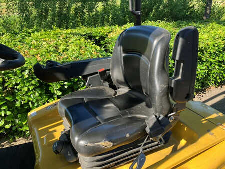 Carrelli elettrici 4 ruote 2015  Yale ERP18VT (8)