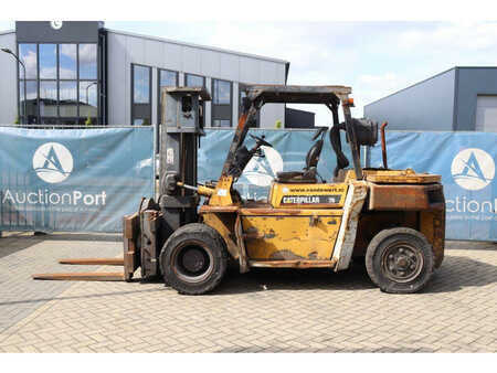 Diesel Forklifts 2003  CAT FD70 (2)