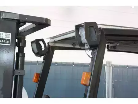 Chariots électriques à 4 roues 2015  Unicarriers G1Q2L25Q (13)