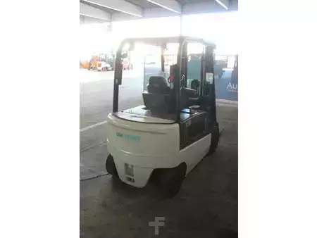 Chariots électriques à 4 roues 2015  Unicarriers G1Q2L25Q (5)