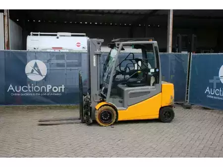 Eléctrica de 4 ruedas 2017  Jungheinrich EFG S30 (1)