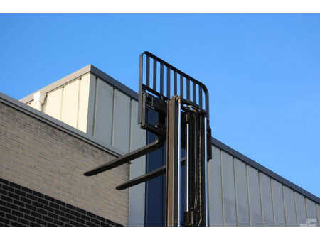 Eléctrico - 4 rodas 2001  Linde E16-02 (30)