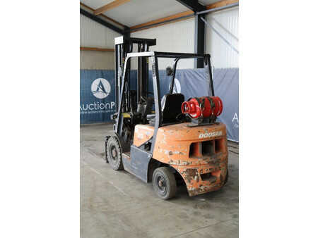 Carretilla elevadora GLP 2009  Doosan G25G-5 (4)