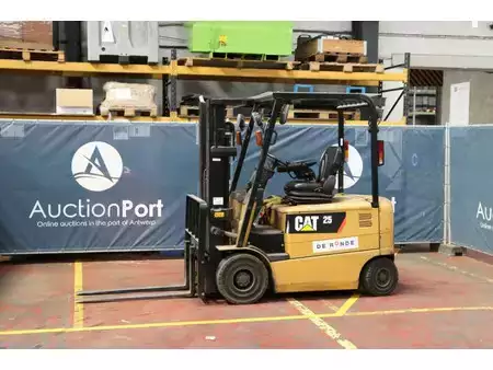 Carrelli elettrici 4 ruote 2010  CAT Lift Trucks EP25K-PAC (1)