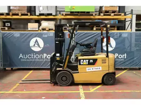 Carrelli elettrici 4 ruote 2010  CAT Lift Trucks EP25K-PAC (2)
