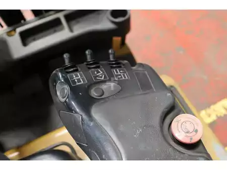 Carrelli elettrici 4 ruote 2010  CAT Lift Trucks EP25K-PAC (27)