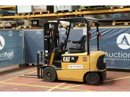 Carrelli elettrici 4 ruote 2010  CAT Lift Trucks EP25K-PAC (3)