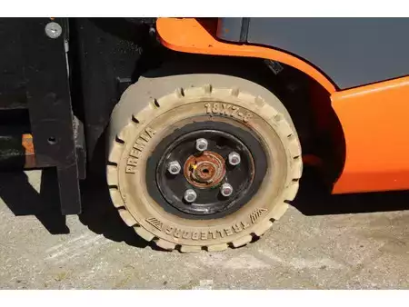Elektromos 4 kerekű 2016  Toyota 8FBM16T (13)