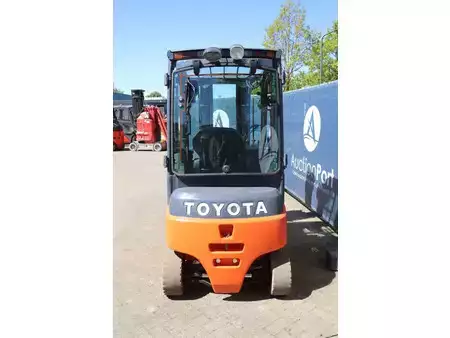 Elektromos 4 kerekű 2016  Toyota 8FBM16T (5)