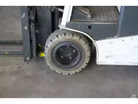 Chariots électriques à 4 roues 2015  Unicarriers AG1N1L18Q (14)